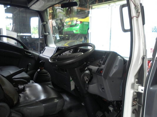 รถบรรทุก 6 ล้อ ตู้เย็น ISUZU NPR 130 แรงม้า ปีจดทะเบียน 2554 รถบรรทุก 6 ล้อ ตู้เย็น ISUZU NPR 130 แรงม้า ปีจดทะเบียน 2554