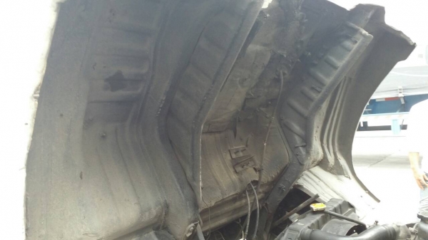 หกล้อ  HINO FB117แรง  ลูกค้ารับรถกลับบ้านเรียบร้อยแล้วเจ้าเก่าปีที่แล้วก็ได้มาซื้อรถเกียว1คันกับทีมงาน มอส ขอบคุณมาครับ ผู้บ่าวสกล