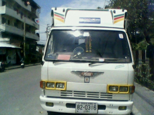 หกล้อ  HINO FB117แรง  ลูกค้ารับรถกลับบ้านเรียบร้อยแล้วเจ้าเก่าปีที่แล้วก็ได้มาซื้อรถเกียว1คันกับทีมงาน มอส ขอบคุณมาครับ ผู้บ่าวสกล