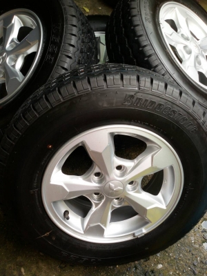ล้อมิตซูบิชิ ขอบ 15 พร้อมยาง 215 70 15 bridgestone ปี 15 ชุดล่ะ 13,500