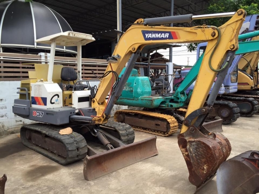 YANMAR B37
