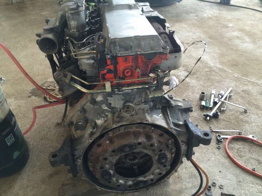 ขายเครื่อง isuzu 6HH1 210  แรงม้า  EURO2 ฝาเนียม