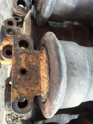 โรลเลอร์ PC200-5 -6 เก่าใน  ราคาลูกละ 2,000 บาท