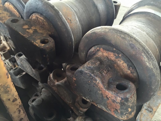 โรลเลอร์ PC200-5 -6 เก่าใน  ราคาลูกละ 2,000 บาท