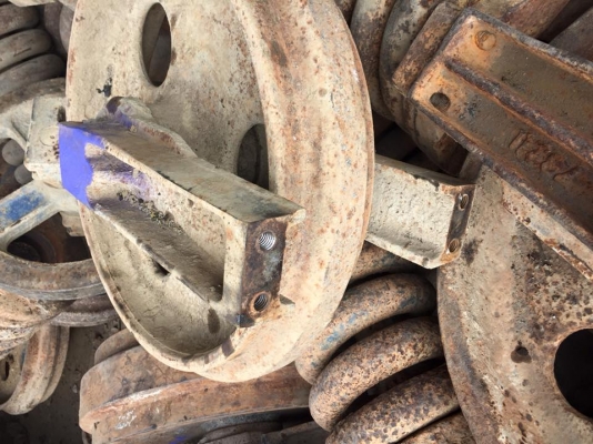 ล้อนำ PC120-5 -6 -7 -8  ราคา 7,000 บาท