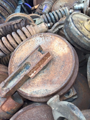 ล้อนำ CAT 330B ราคา 15,000 บาท ล้อนำ CAT 330B ราคา 15,000 บาท