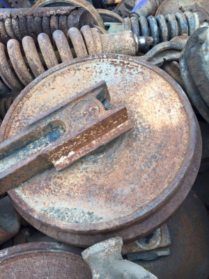 ล้อนำ CAT 330B ราคา 15,000 บาท ล้อนำ CAT 330B ราคา 15,000 บาท