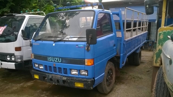 ขาย 6 ล้อ ISUZU หัวยกได้ เครื่อง 4BE1 110 แรงม้า คัสซีสวยตลอดเส้น แต่งเกียร์สั้น ทะเบียนพร้อมโอนครับ