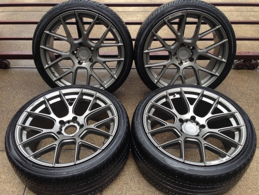 ล้อ ADV1 ขอบ19 5/120 กว้าง 8.5 นิ้ว หลัง 9.5 นิ้ว พร้อมยางหน้า 235 35 19 ยางหลัง 245 35 19 ปี15 สภาพสวยมาก ราคาเร้าใจ