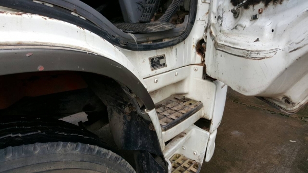 รถฮีโน่ 10 ล้อ บรรทุกน้ำ  FM3H  195  แรงม้า.  ปี 39     สนใจติดต่อ  081 - 6079515