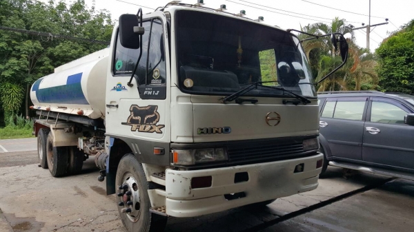 รถฮีโน่ 10 ล้อ บรรทุกน้ำ  FM3H  195  แรงม้า.  ปี 39     สนใจติดต่อ  081 - 6079515