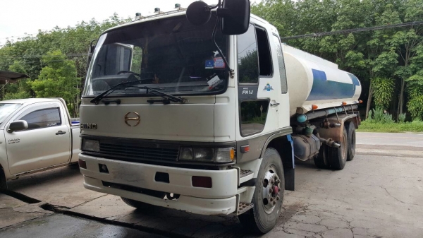 รถฮีโน่ 10 ล้อ บรรทุกน้ำ  FM3H  195  แรงม้า.  ปี 39     สนใจติดต่อ  081 - 6079515