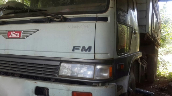 รถฮีโน่ 10 ล้อดั้ม FM3H  195 แรงม้า. ปี 38.    สนใจติดต่อ  081 - 6079515