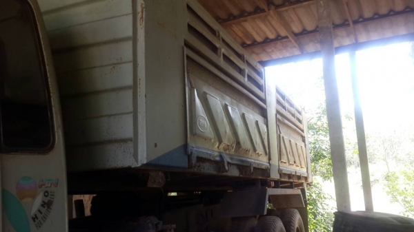 รถฮีโน่ 10 ล้อดั้ม FM3H  195 แรงม้า. ปี 38.    สนใจติดต่อ  081 - 6079515