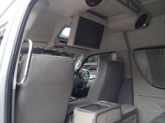 ขายด่วนๆ. รถตู้TOYOTA COMMUTER. ตู้ D4D  2500  CC   MT 2012  วีไอพี เต็มๆ. ราคา 858,000 บาทค่ะ. โทร 0922726669 ตันหยงค่ะ