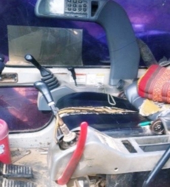 KOBELCO MARK V SK 200 ไฟฟ้าหน้าจอครบ เครื่องเดิมปั๊มเดิมๆสภาพดีพร้อมใช้งานได้เลยครับ รถบอดี้สวยเดิมๆ ภายในเก๋งอุปกรณ์ครบพร้อมใช้งานได้คล่องตัวทำงานดีไม่โหลด ภายนอกบูมอาร์มมีปะบ้างนิดหน่อยใช้งานได้ดีปกติไม่มีปัญหาครับ ช่วงล่างเอวแน่น เฟลมสวยไม่มีผุกร่อน สป