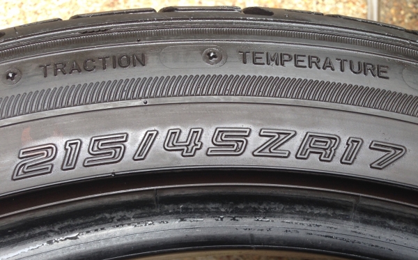 ยาง Dunlop LM704 215 45 17 ปลายปี13 เนื้อนิ่มๆ ยาง Dunlop LM704 215 45 17 ปลายปี13 เนื้อนิ่มๆ