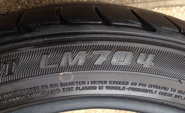 ยาง Dunlop LM704 215 45 17 ปลายปี13 เนื้อนิ่มๆ ยาง Dunlop LM704 215 45 17 ปลายปี13 เนื้อนิ่มๆ