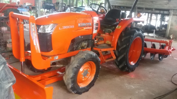 ขายรถคูโบต้าL3608มีไบมีดตราช้างและผาน6ตราช้างหนึ่งอัน ราคา315000บาท ทะเบียนพร้อม รถเดิมๆพร้อมใช้งานสนใจโทร0813655997 อำพร พาเจริญ ราคานี้ยังต่อลองได้อีกนะครับ (รถใช้งานในไรไม่เคยปั่นนา) ขายรถคูโบต้าL3608มีไบมีดตราช้างและผาน6ตราช้างหนึ่งอัน ราคา315000บาท ทะเบียนพร้อม รถเดิมๆพร้อมใช้งานสนใจโทร0813655997 อำพร พาเจริญ ราคานี้ยังต่อลองได้อีกนะครับ (รถใช้งานในไรไม่เคยปั่นนา)