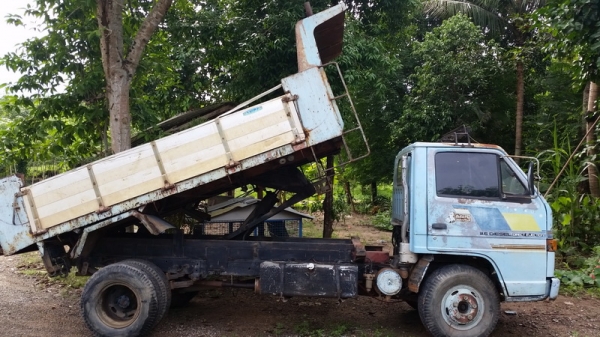 ขายรถ6ล้อดั้ม isuzu  nkr110 ห้างแท้สีเดิมๆหัวบางๆไม่เคยทำสี