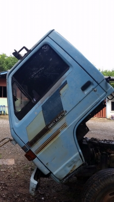 ขายรถ6ล้อดั้ม isuzu  nkr110 ห้างแท้สีเดิมๆหัวบางๆไม่เคยทำสี