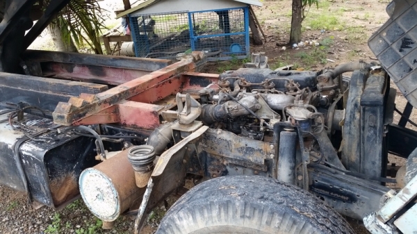 ขายรถ6ล้อดั้ม isuzu  nkr110 ห้างแท้สีเดิมๆหัวบางๆไม่เคยทำสี