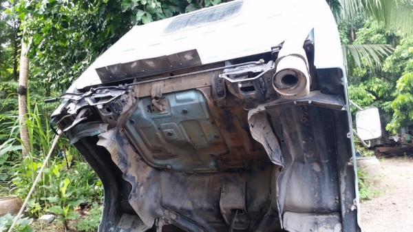 ขายรถ6ล้อดั้ม isuzu  nkr110 ห้างแท้สีเดิมๆหัวบางๆไม่เคยทำสี