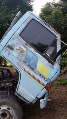 ขายรถ6ล้อดั้ม isuzu  nkr110 ห้างแท้สีเดิมๆหัวบางๆไม่เคยทำสี