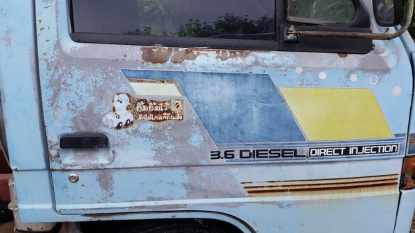 ขายรถ6ล้อดั้ม isuzu  nkr110 ห้างแท้สีเดิมๆหัวบางๆไม่เคยทำสี