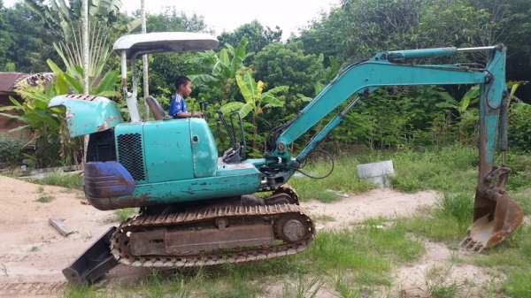 ขายรถขุด แมคโครเล็ก komatsu pc30-7 สภาพพร้อมใช้งาน ขายรถขุด แมคโครเล็ก komatsu pc30-7 สภาพพร้อมใช้งาน