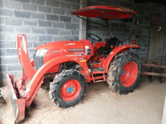 ขายรถไถ KUBOTA L3608 เอกสารเล่มทะเบียน ใบมีดดันหน้า ผาน 5 เหล็กคราดหลัง ไมล์ 1800 ชม.ราคา 320000