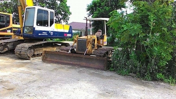 รถขุด KOMATSU PC200-5