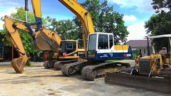 รถขุด KOMATSU PC200-5