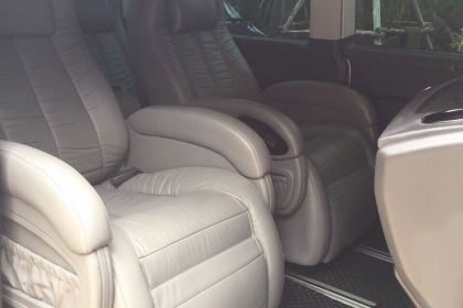 รถตู้โฟร์ค รถ2ปี ออกศูนย์แท้ ดีเซล เหลือประกันซ่อมฟรีที่ศูนย์ แต่ง vip กระจกกันสองชั้นระหว่างคนขับกันเสียง เครื่องเสียงแต่งที่ mirage มีทีวี รถตู้โฟร์ค รถ2ปี ออกศูนย์แท้ ดีเซล เหลือประกันซ่อมฟรีที่ศูนย์ แต่ง vip กระจกกันสองชั้นระหว่างคนขับกันเสียง เครื่องเสียงแต่งที่ mirage มีทีวี