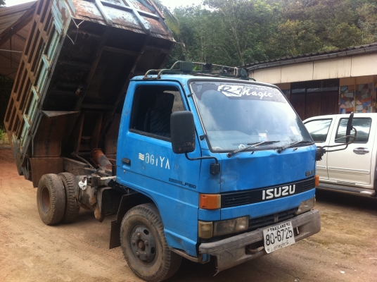Isuzu NKR ดั้ม เครื่องดี ยาง+ทะเบียนเต็ม Isuzu NKR ดั้ม เครื่องดี ยาง+ทะเบียนเต็ม