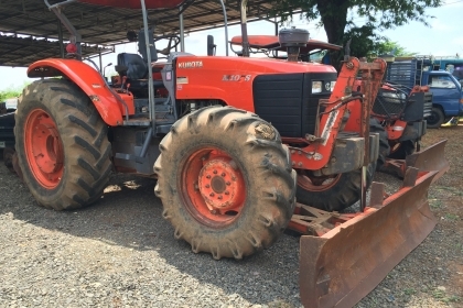 ขาย KUBOTA M105S มีอุปกรณ์ ดันหน้าผานหลัง รถห้างแท้ใช้งาน ทะเบียนไม่ขาด