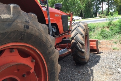 ขาย KUBOTA M105S มีอุปกรณ์ ดันหน้าผานหลัง รถห้างแท้ใช้งาน ทะเบียนไม่ขาด