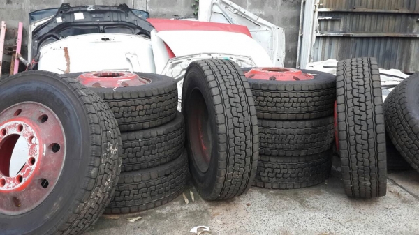 ขายยางขอบ22.5สิบเส้น