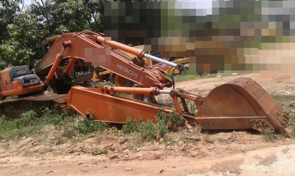 ขายรถแบ็คโฮ ฮิตาซิ ZX 200-3 รถถูกไฟไหม้ ส่วนที่โดน ภายในเก๋งและระบบไฟ ส่นที่เหลือไม่โดน เอกสารครบ อินวอย์ชุดจด