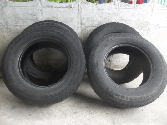 ยาง Firestone 215/70R15ปี12 สวยๆ 4 เส้น ราคา 3000 บาท