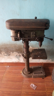 สว่านแท่นใช้งานได้ปกติ สูงเมตรกว่าๆ