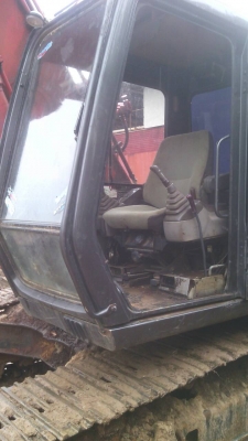 แม็คโคร HITACHI EX200-3 super ไฟฟ้าเต็ม แอร์เย็นไม่โหลด รถสภาพพร้อมใช้งาน มีลายแย๊ค เอกสารเล่มทะเบียน สนใจติดต่อ 0835601591 หรือ 0903494058