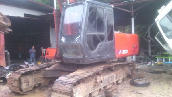 แม็คโคร HITACHI EX200-3 super ไฟฟ้าเต็ม แอร์เย็นไม่โหลด รถสภาพพร้อมใช้งาน มีลายแย๊ค เอกสารเล่มทะเบียน สนใจติดต่อ 0835601591 หรือ 0903494058