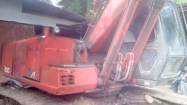 แม็คโคร HITACHI EX200-3 super ไฟฟ้าเต็ม แอร์เย็นไม่โหลด รถสภาพพร้อมใช้งาน มีลายแย๊ค เอกสารเล่มทะเบียน สนใจติดต่อ 0835601591 หรือ 0903494058