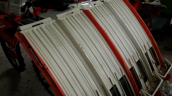 รถดำนา 4 แถว รหัสสินค้า O - 11 รถดำนา 4 แถว รหัสสินค้า O - 11