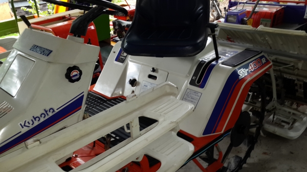 รถดำนา 4 แถว รหัสสินค้า O - 11 รถดำนา 4 แถว รหัสสินค้า O - 11