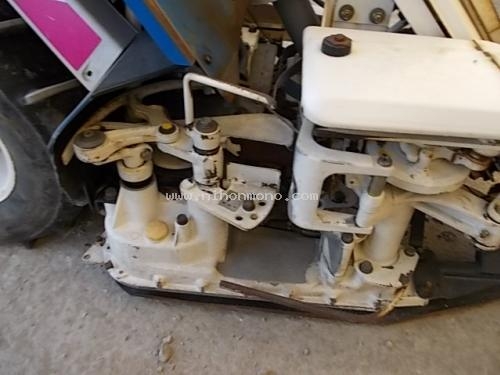 รถเกี่ยวข้าวเดินตาม   ISEKI   RL55 Line ID: nihonmono  หรือเพิ่มเติมไดที่ www.nihonmono.com