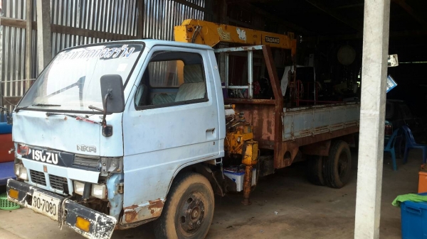 ขายรถ110ติกเครน 6ล้อกลาง รถใช้งานได้ ทะเบียนม.79