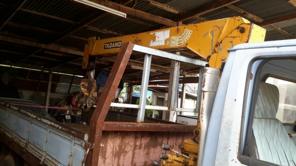 ขายรถ110ติกเครน 6ล้อกลาง รถใช้งานได้ ทะเบียนม.79