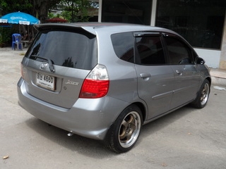 HONDA JAZZ 1.5 AT ปี 2006 รถสวยพร้อมใช้ จัดไฟแนนซ์ได้ ไม่ต้องมีคนค้ำ T.086-527-9533